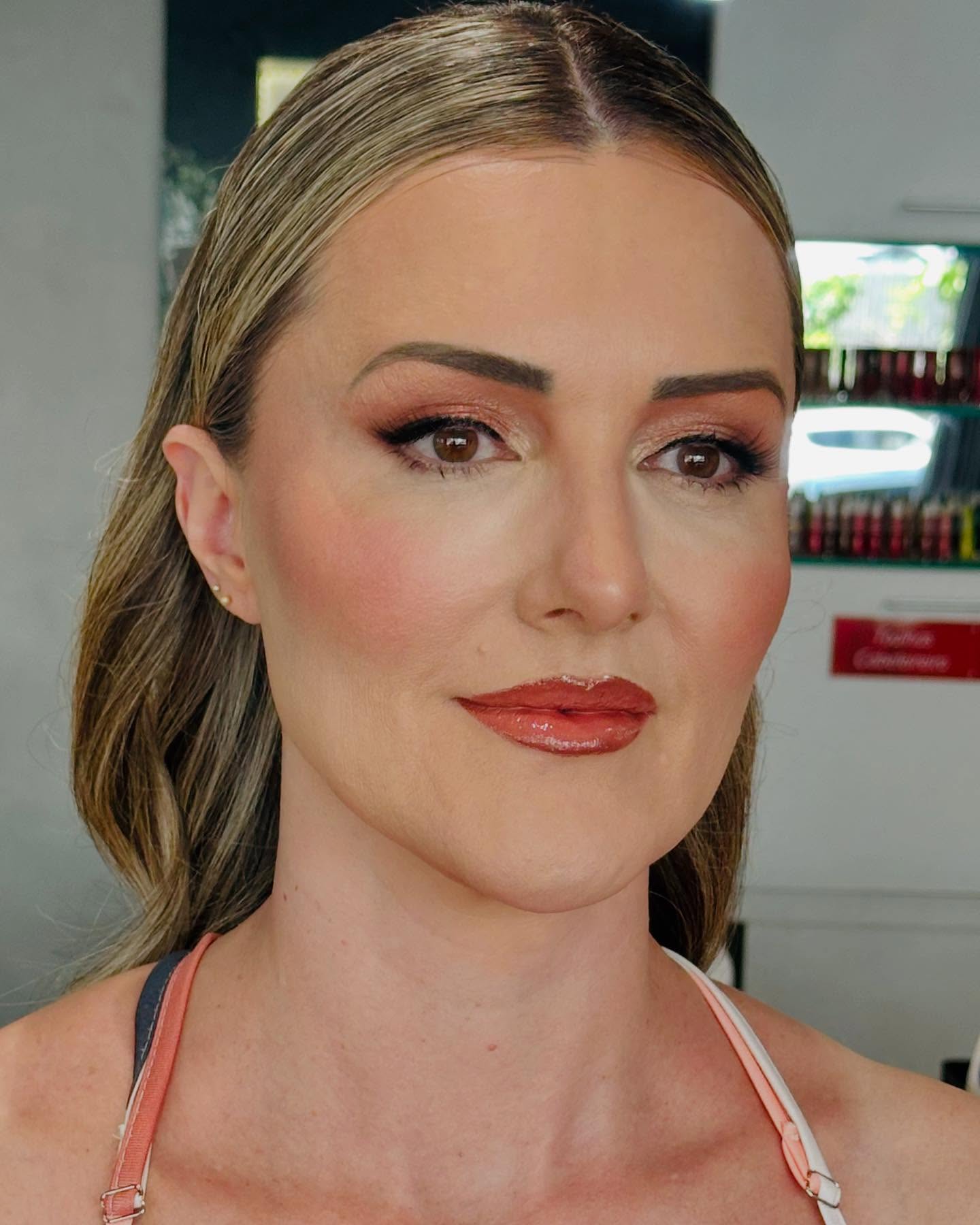 Maquiagem e Penteado